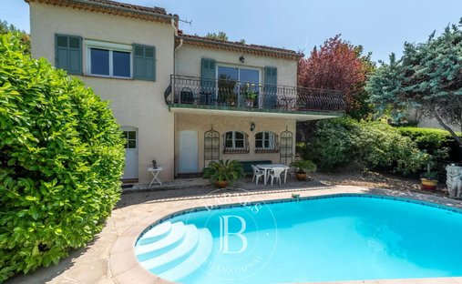 House in Châteauneuf-Grasse, Provence-Alpes-Côte d'Azur, France 1