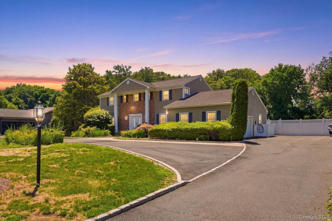 House in Halesite, New York, United States 3 - 18502013