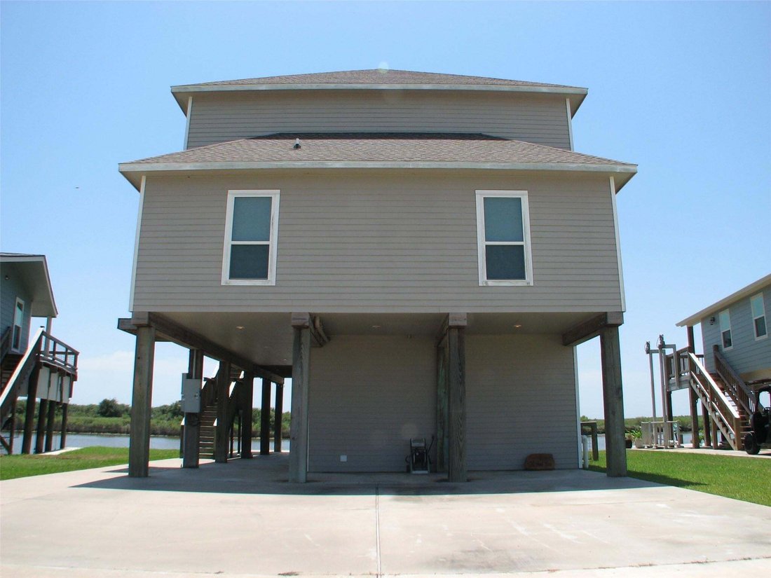 House in Freeport, Texas, United States 2 - 18585102