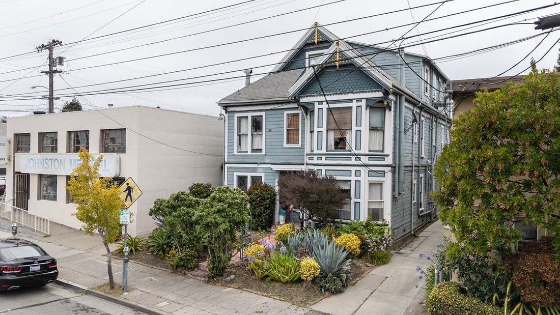 Alameda, California, United States 3 - 18581246