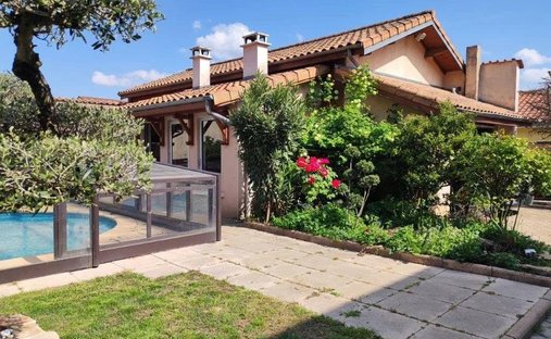 House in Les-Collines, Vienne, France 1