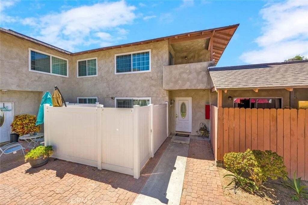 Fullerton, California, United States 4 - 18584587