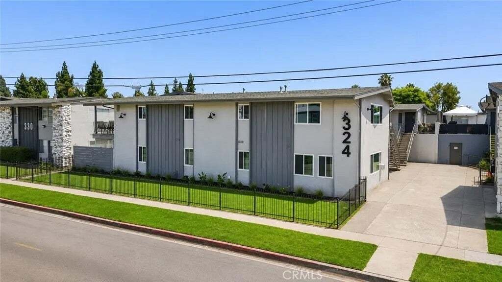 Orange, California, United States 1 - 18584680