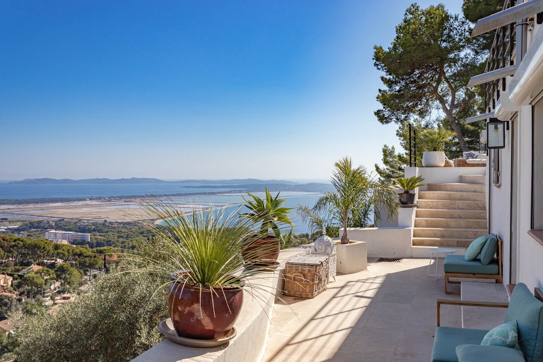 Villa in Hyeres, Provence-Alpes-Côte d'Azur, France 4 - 18584194