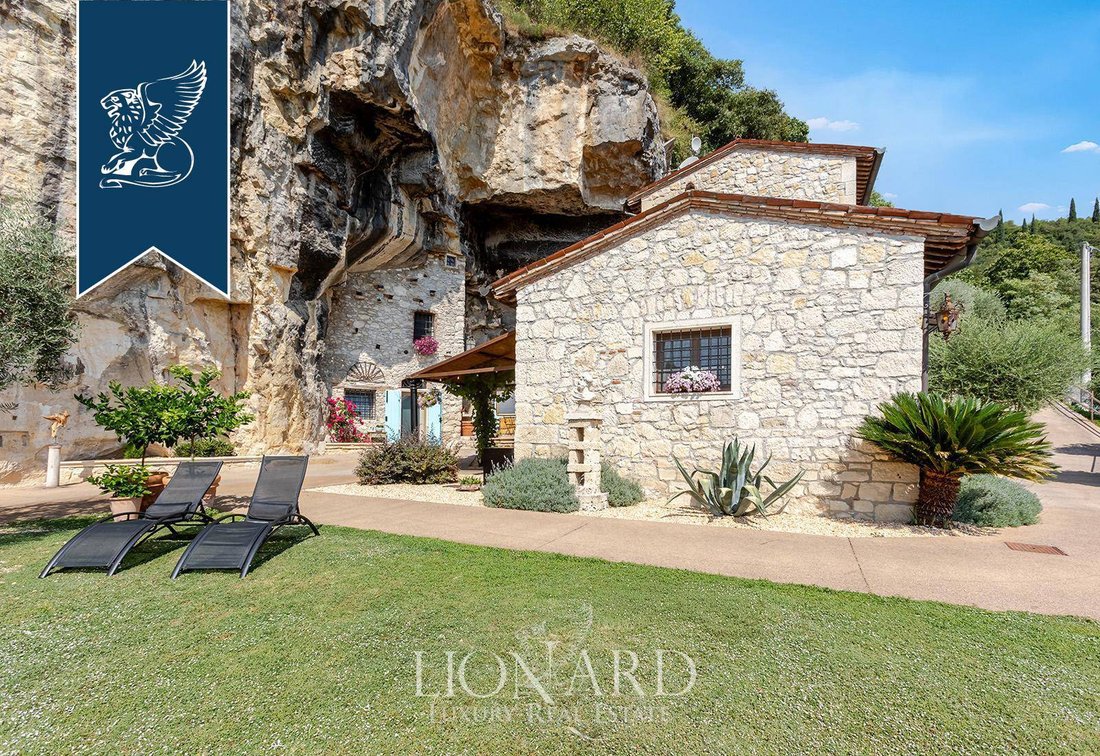Villa in Longare, Veneto, Italy 4 - 18585233