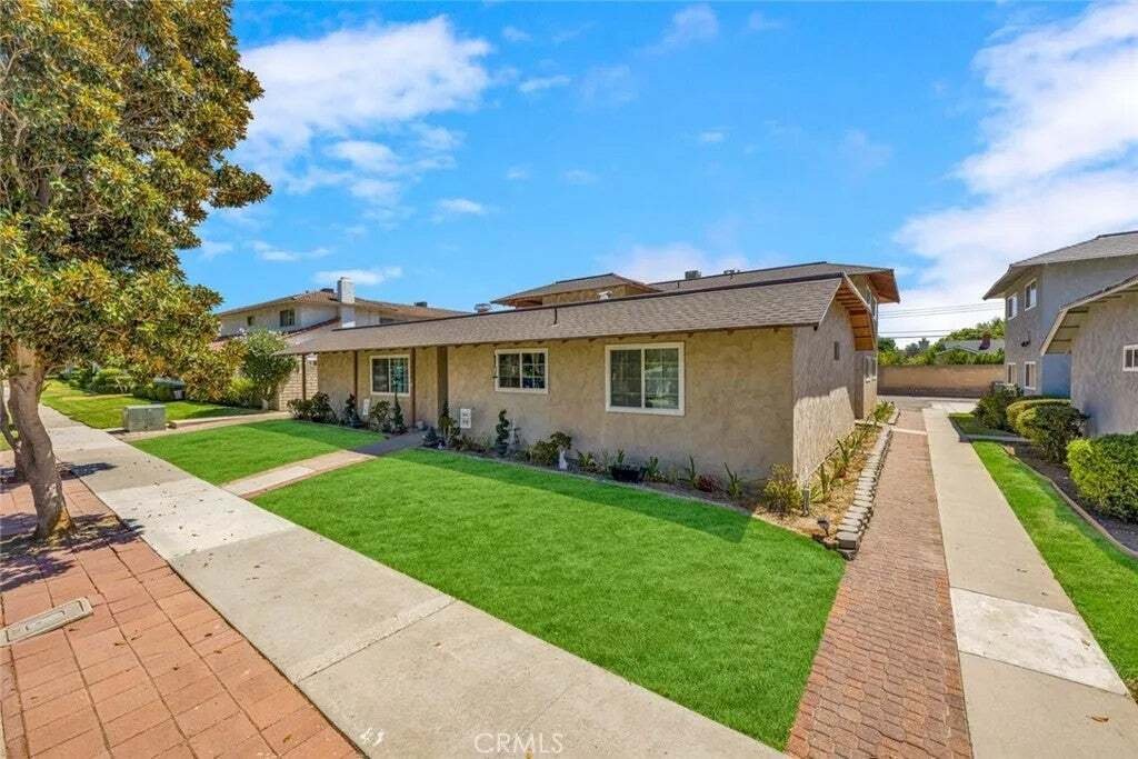 Fullerton, California, United States 1 - 18584587