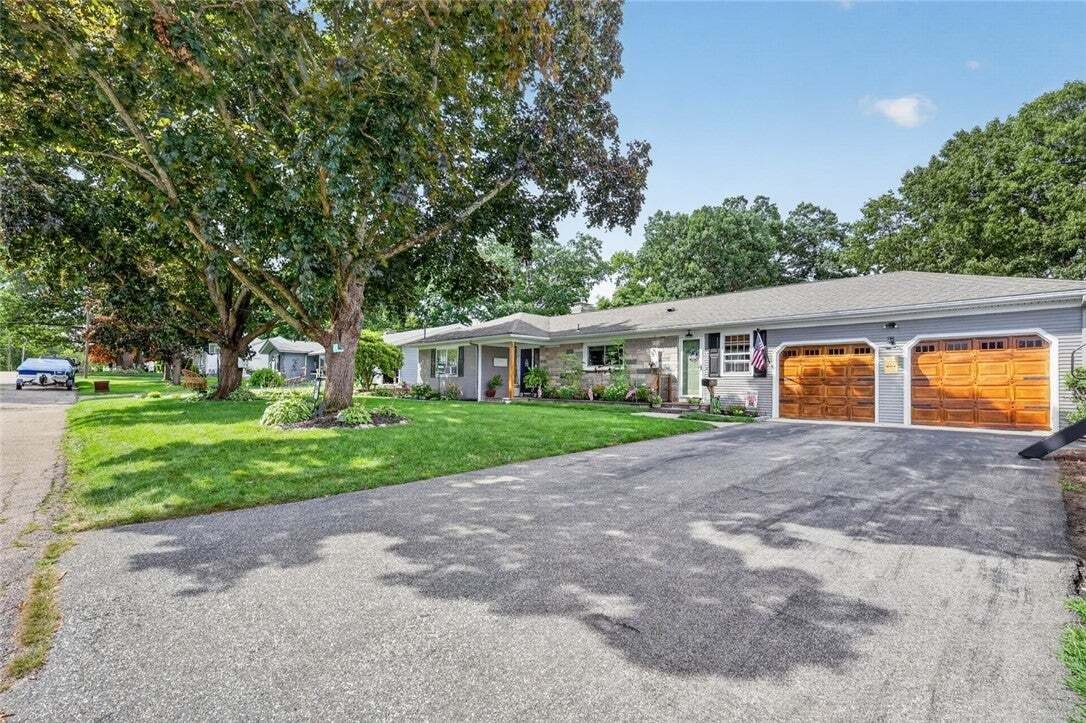 House in Warwick, Rhode Island, United States 4 - 18583854