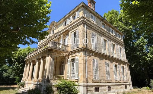 Schloss in Étang de l'Olivier-Domaine de Sulauze, Istres, Frankreich 1