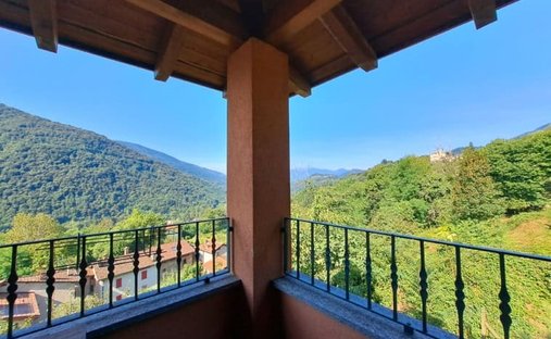 Villa in Tresa, Ticino, Switzerland 1