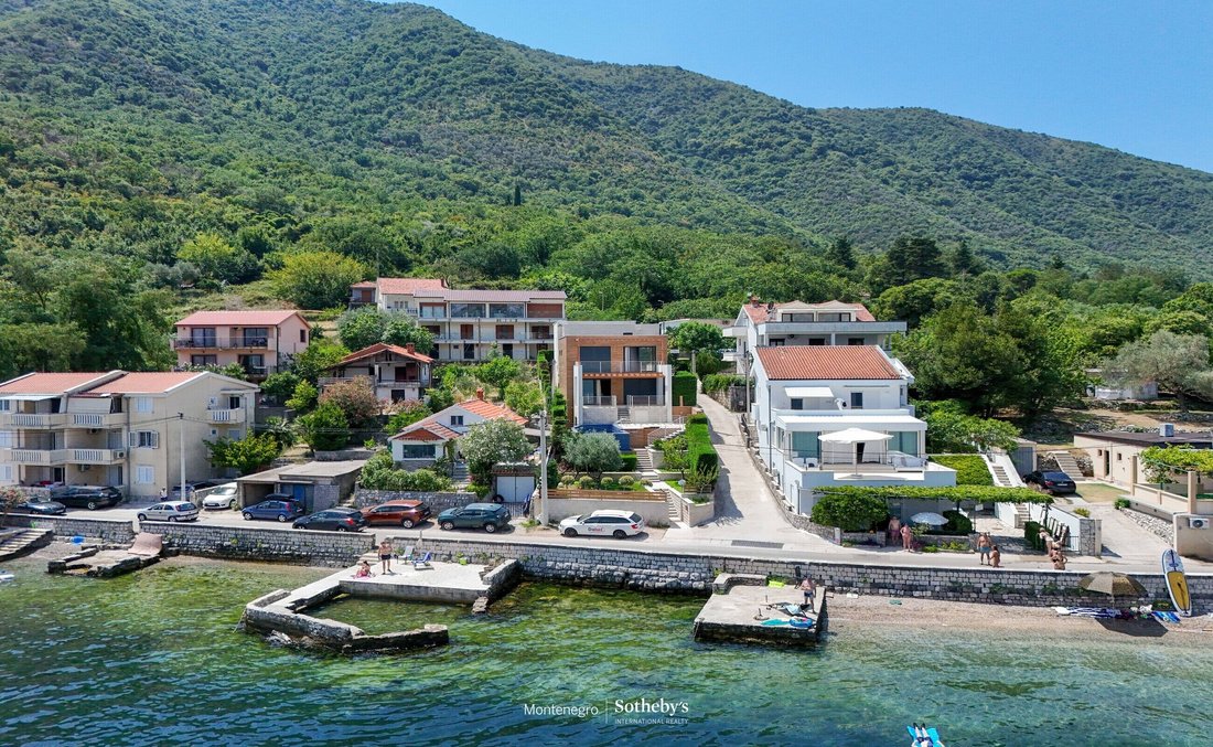 Villa in Donji Stoliv, Kotor Municipality, Montenegro 2 - 17837513