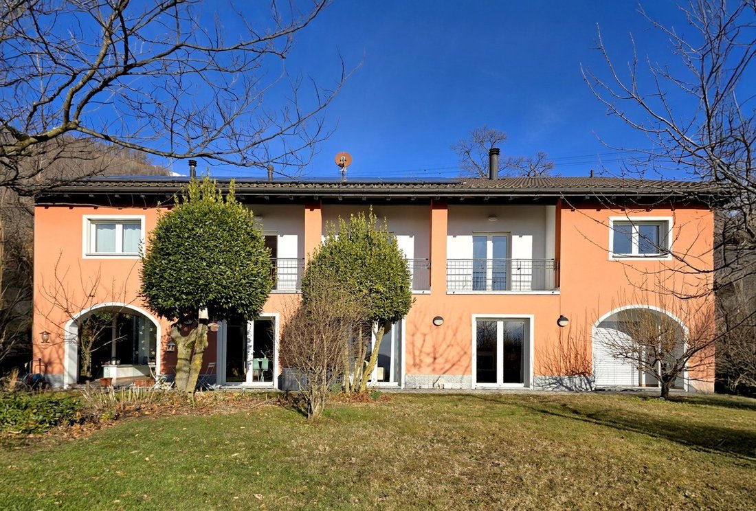 Villa a Curio, Ticino, Svizzera 1 - 18581236