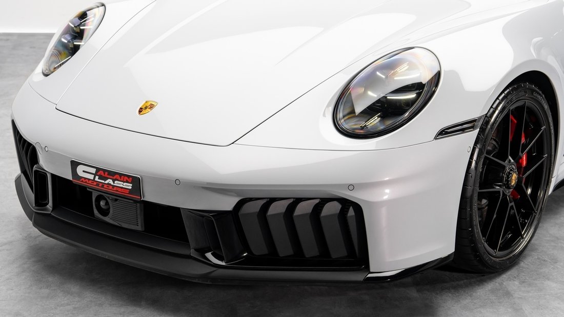 Coupe in Dubai, United Arab Emirates 5 - 18580177