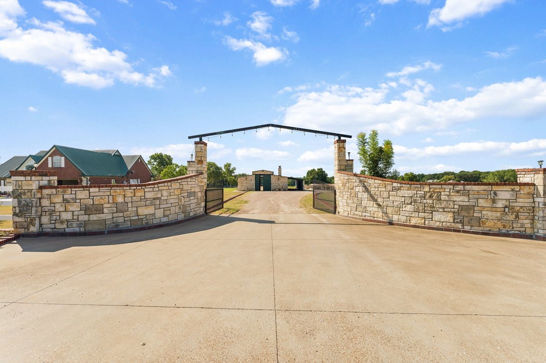 House in Granbury, Texas, United States 2 - 18584803