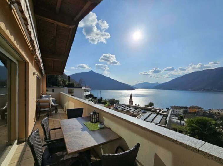 Villa in Bissone, Ticino, Switzerland 2 - 18581183
