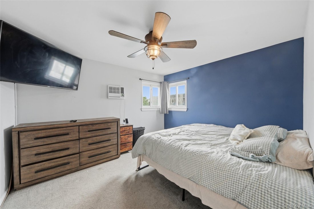 House in Lindenhurst, New York, United States 4 - 18585193