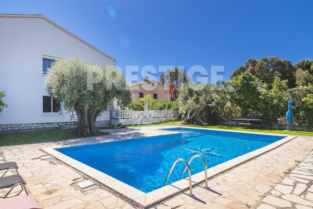 House in Six-Fours-les-Plages, Provence-Alpes-Côte d'Azur, France 2 - 18584287