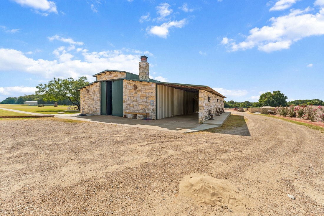 House in Granbury, Texas, United States 3 - 18584803