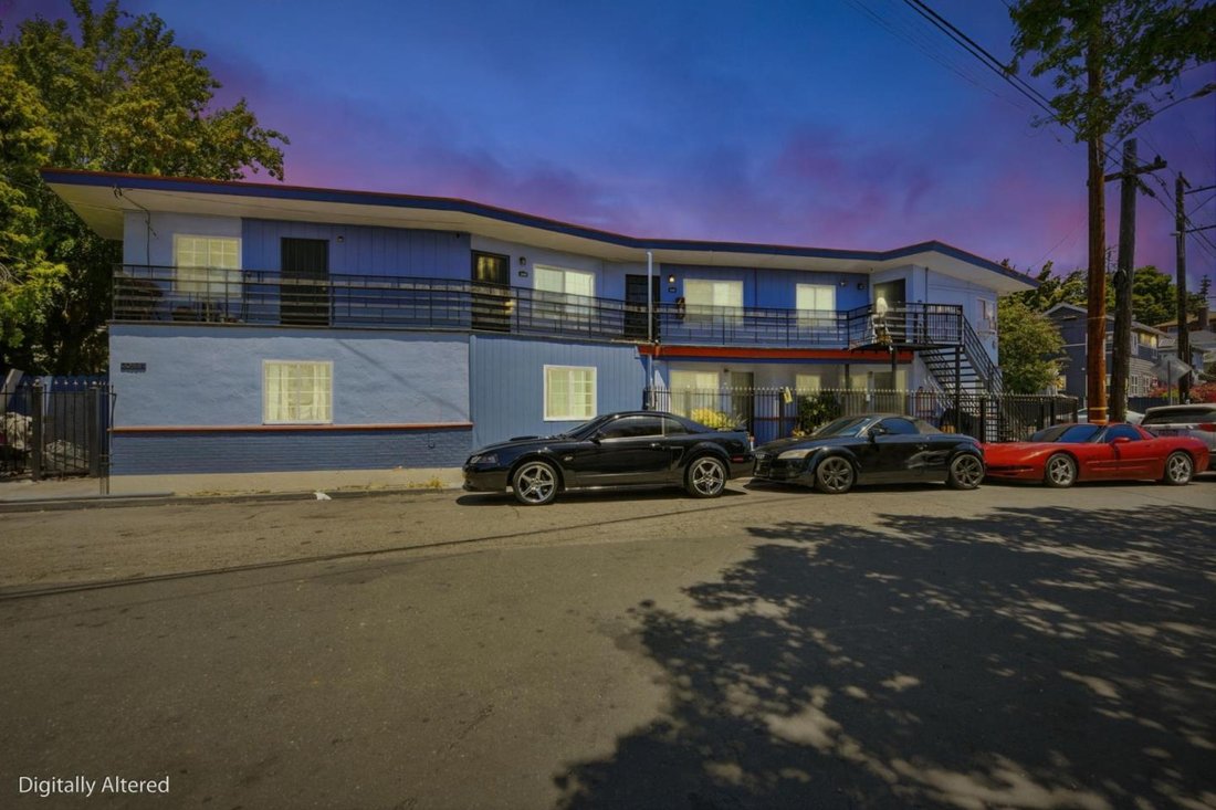 Oakland, California, United States 2 - 18584333