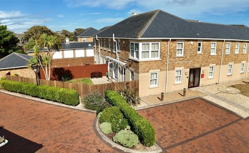 House in Milford on Sea, England 1