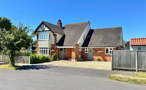 House in Milford on Sea, England 1