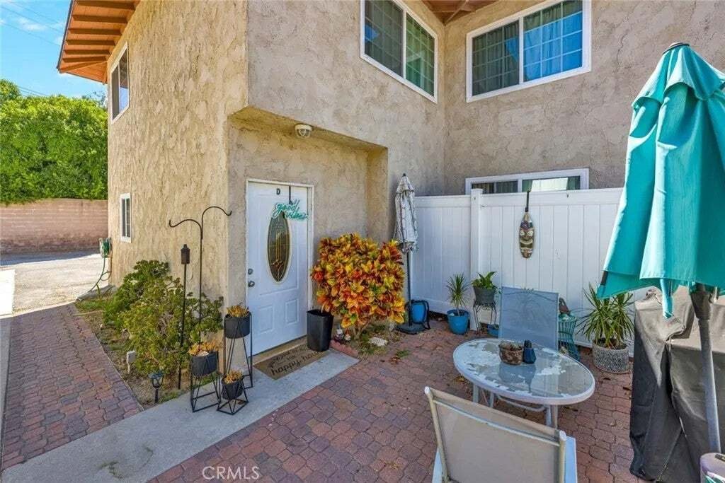 Fullerton, California, United States 5 - 18584587