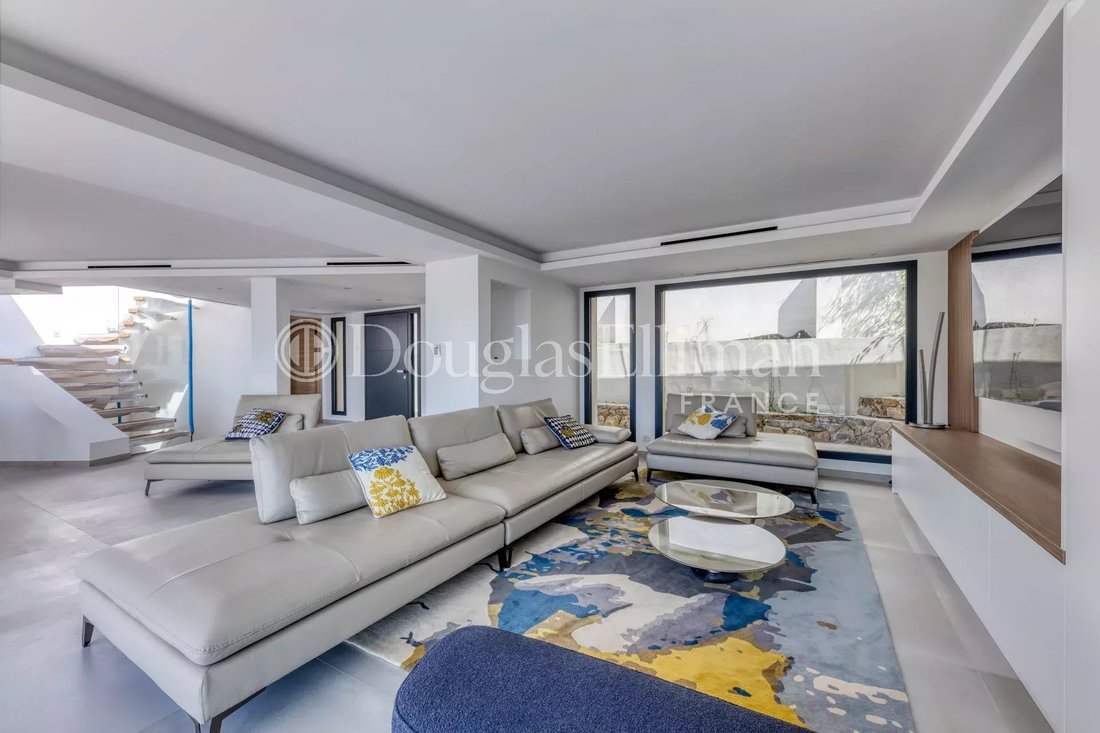 Villa in Brusquet-Retenaou-Devens, Vallauris, France 2 - 17967250