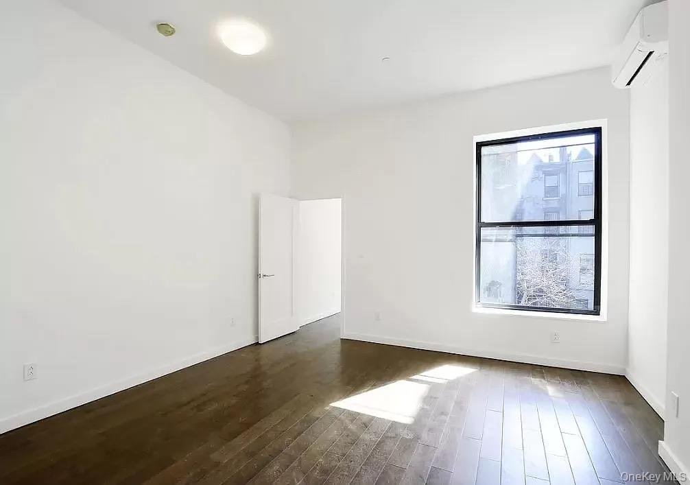 New York, New York, United States 3 - 18583879