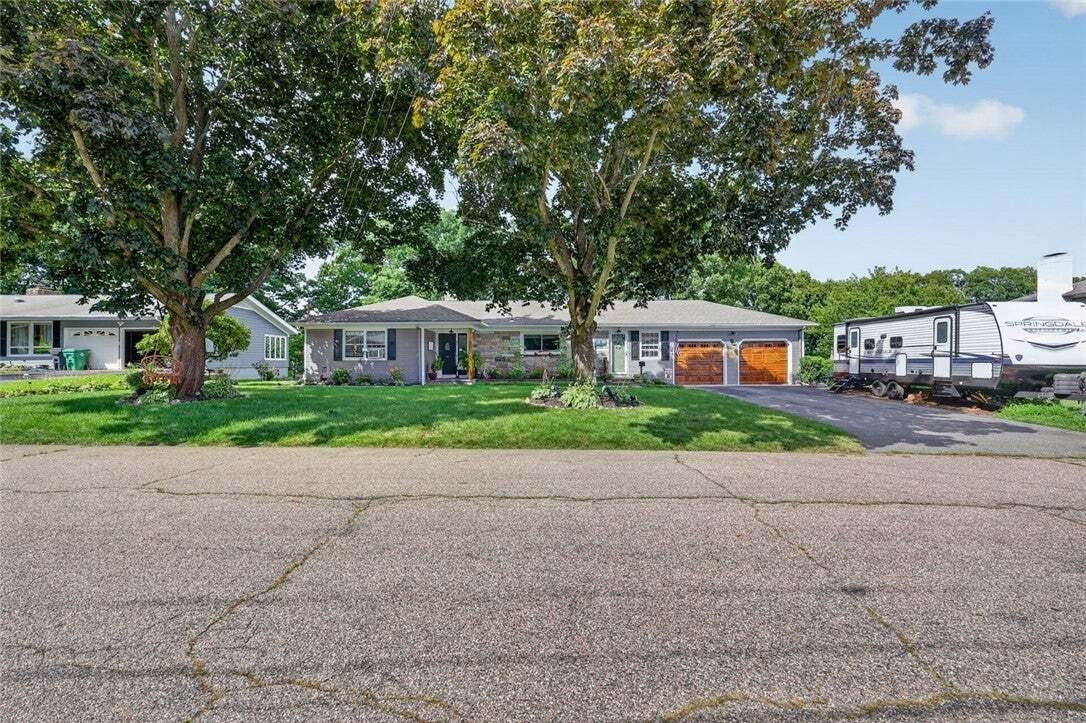 House in Warwick, Rhode Island, United States 3 - 18583854