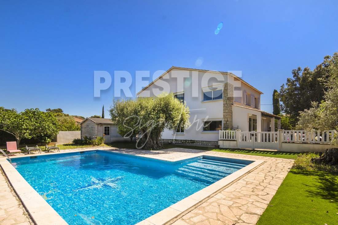 House in Six-Fours-les-Plages, Provence-Alpes-Côte d'Azur, France 1 - 18584287