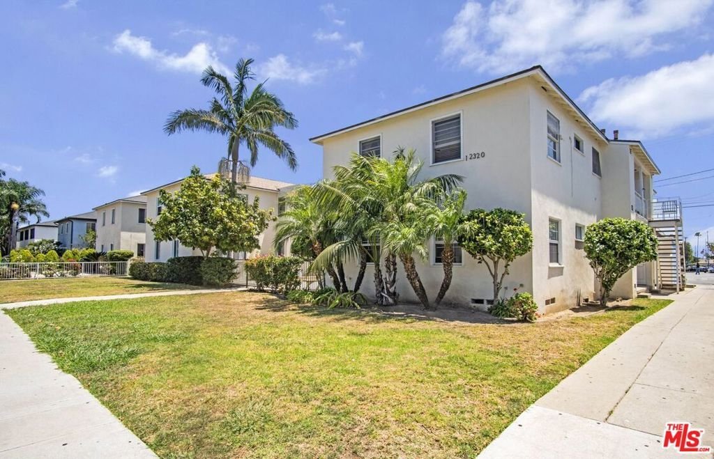 Los Angeles, California, United States 2 - 18586447