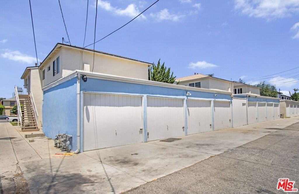 Los Angeles, California, United States 4 - 18586447