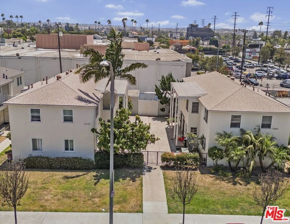 Los Angeles, California, United States 1 - 18586447
