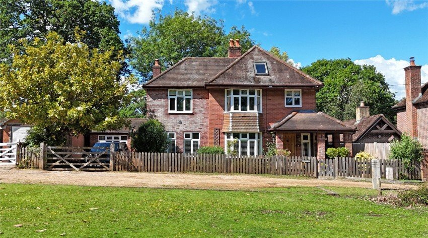 House in Minstead, England 1 - 18118608