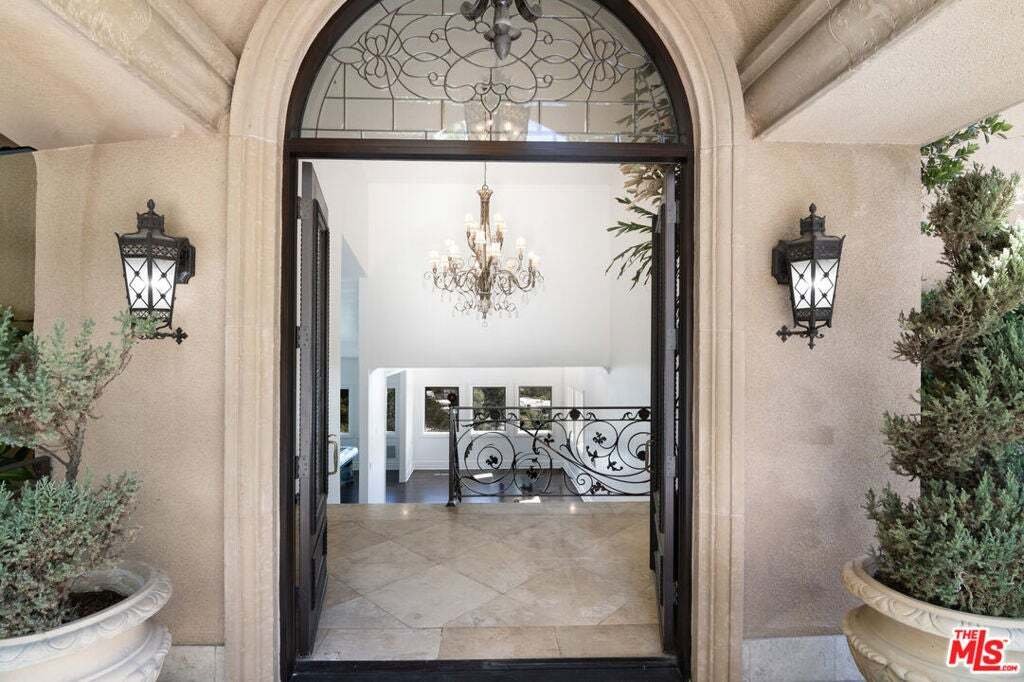 House in Los Angeles, California, United States 3 - 18586442