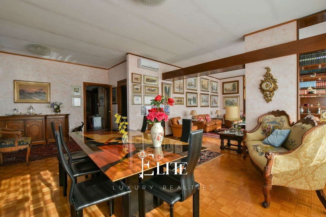 Apartment in Center, Varese, Lombardy 2 - 18586348