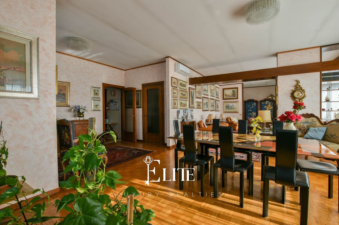 Apartment in Center, Varese, Lombardy 3 - 18586348