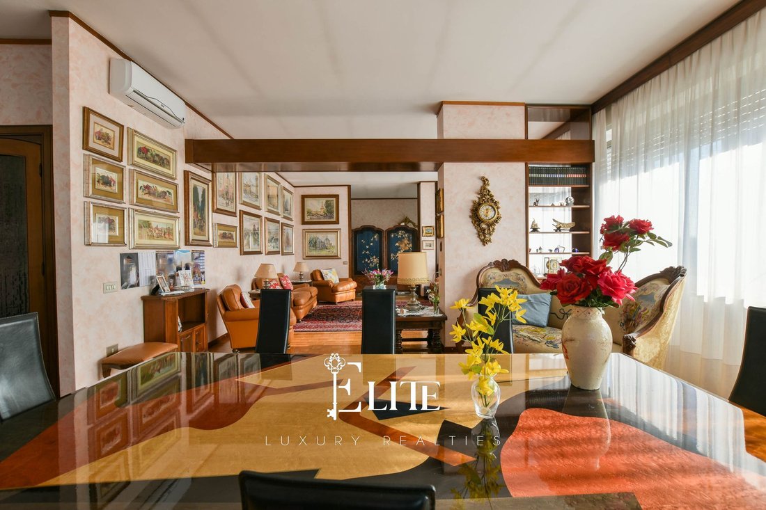 Apartment in Center, Varese, Lombardy 4 - 18586348