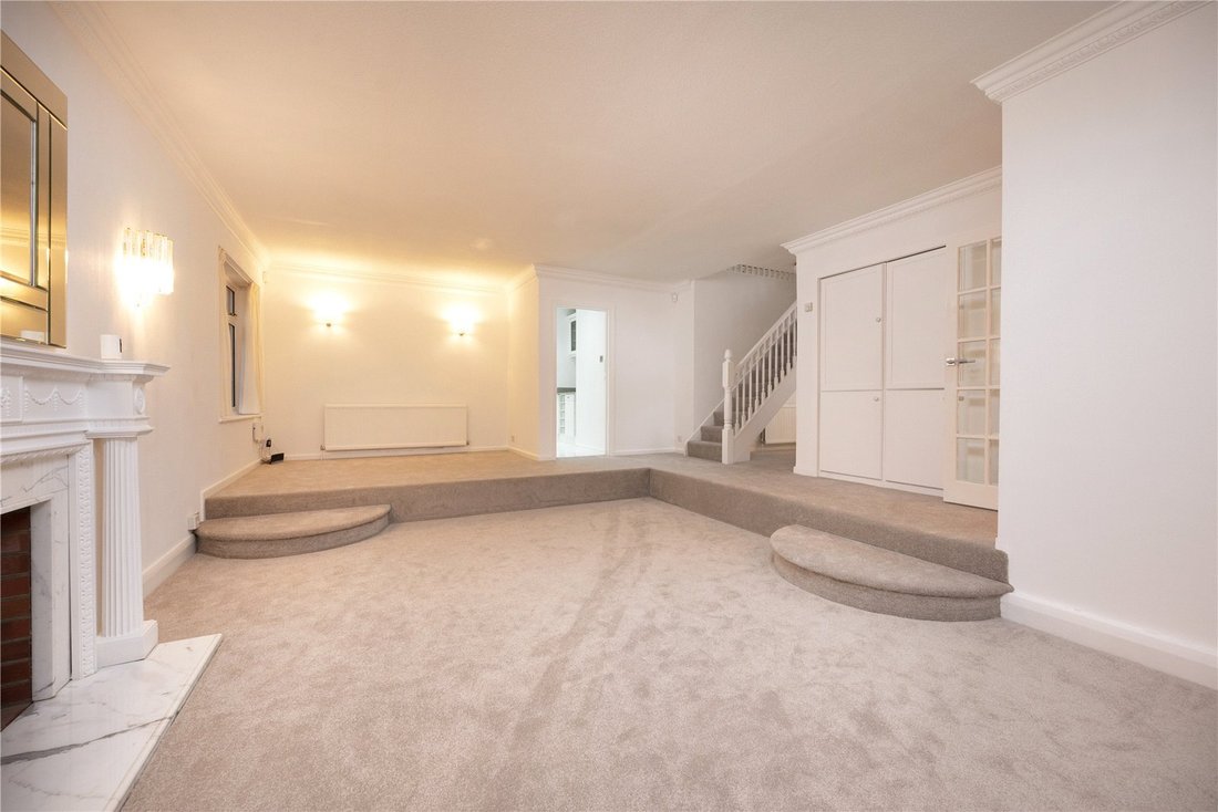 Bungalow in Arkley, Barnet, England 3 - 18586512