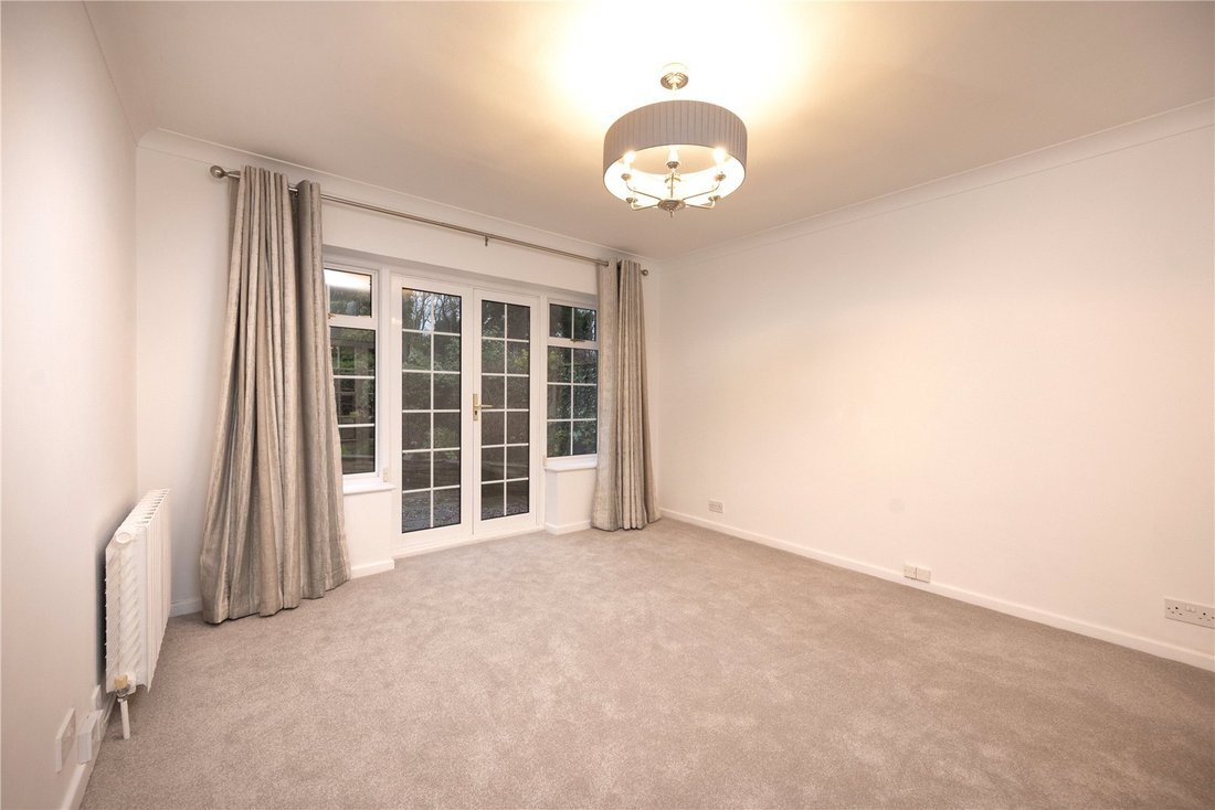 Bungalow in Arkley, Barnet, England 5 - 18586512