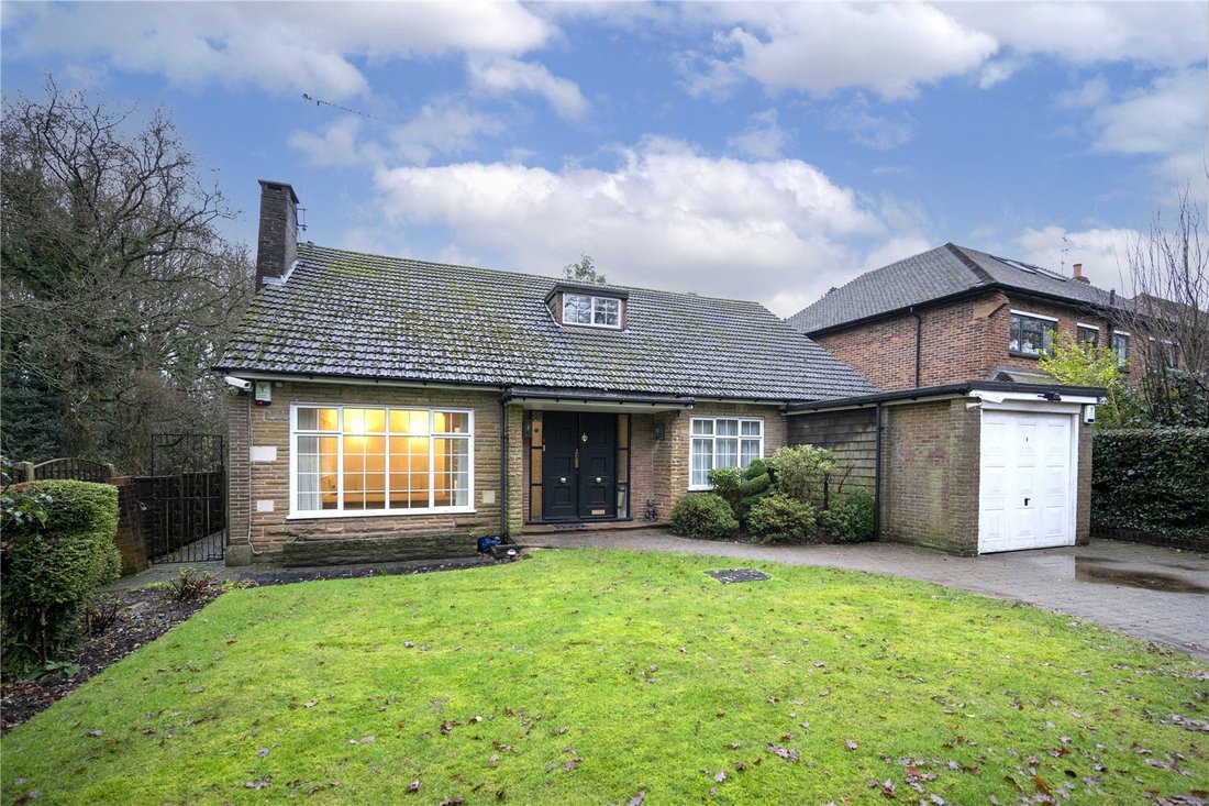 Bungalow in Arkley, Barnet, England 1 - 18586512