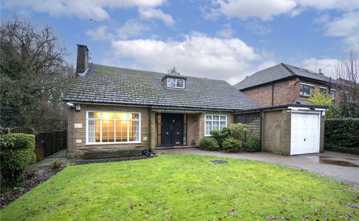 Bungalow in High Barnet, Barnet, England 1