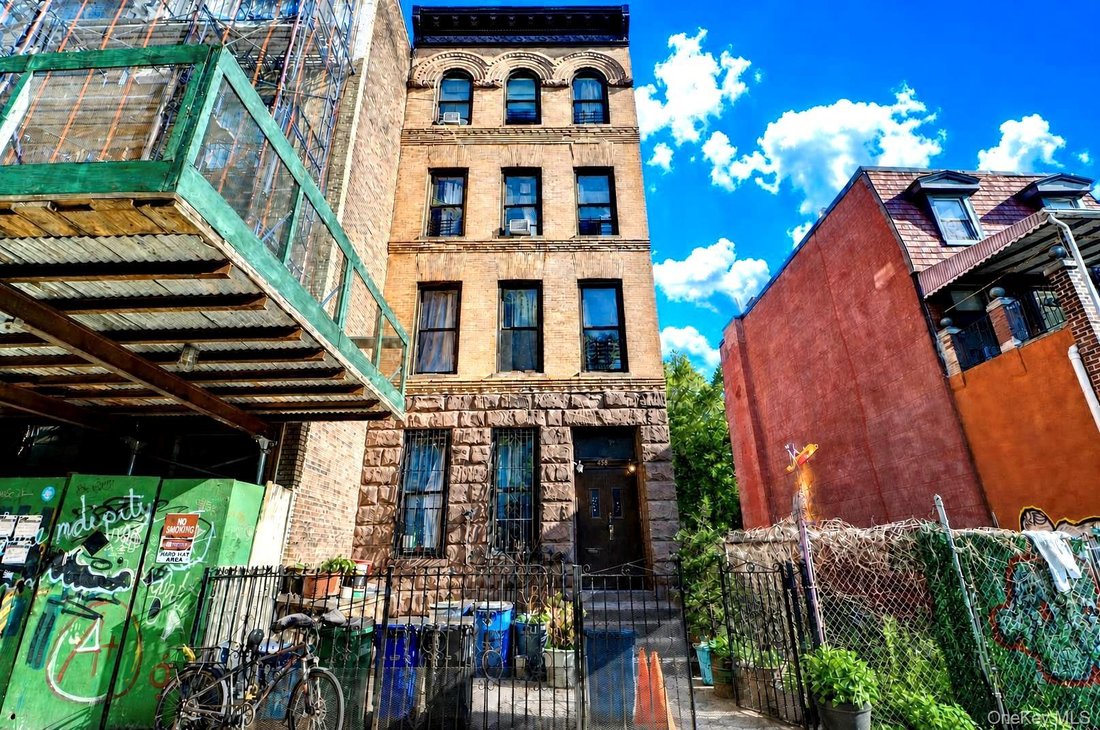 New York, New York, United States 1 - 18586727