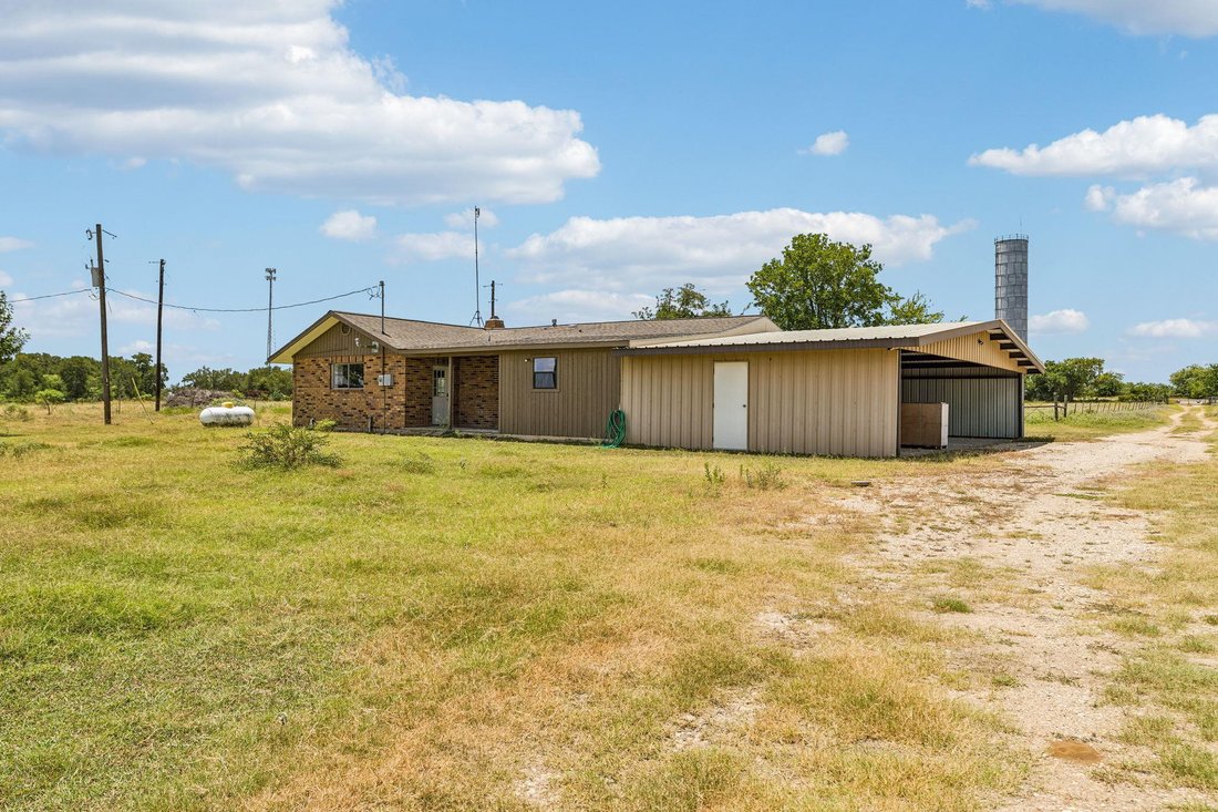 House in Lockhart, Texas, United States 2 - 18586617