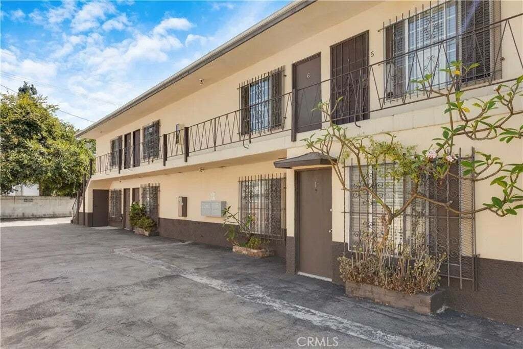 Los Angeles, California, United States 2 - 18586946