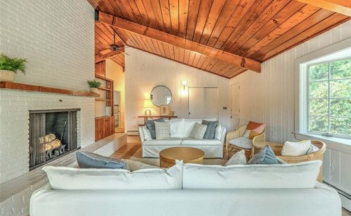 House in South Kingstown, Rhode Island, United States 1