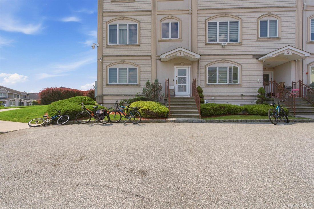Condo in Airmont, New York, United States 5 - 18586738