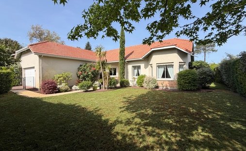 Villa in Le Monteil-Paul Montagne, Pessac, France 1