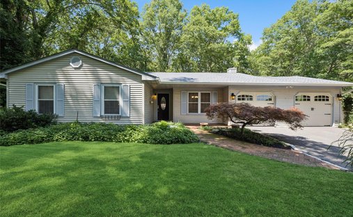 House in Coram, New York, United States 1