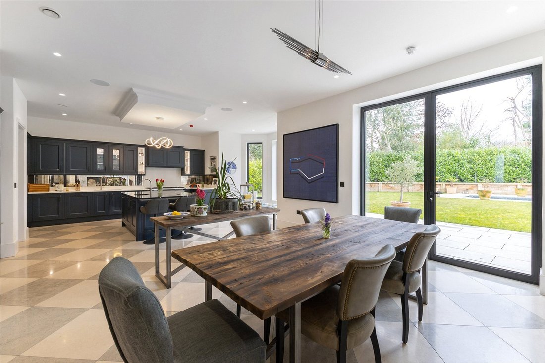 House in Fairmile, Elmbridge, England 2 - 18587073