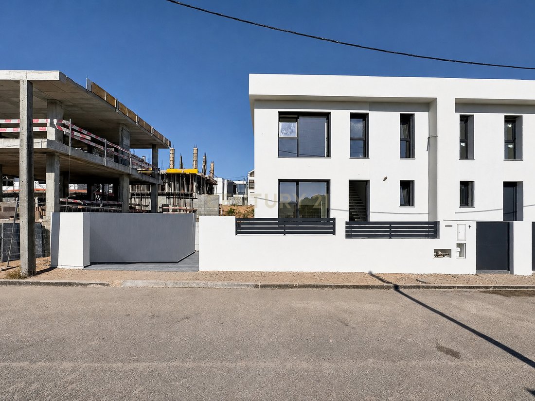 Villa in Charneca de Caparica e Sobreda, Setubal, Portugal 1 - 18587181